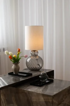 Lily Bordlampe - Grå | Swirl
