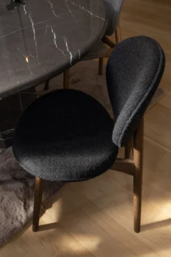 Nohr spisebordsstol - Mørkolieret Eg | Sort Bouclé